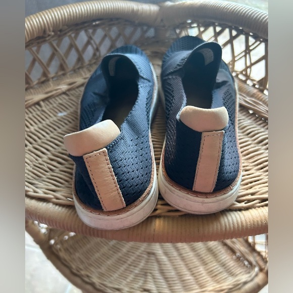 UGG | Shoes | Ugg Sammy Slip On Shoes Black | size 7 like New - Picture 2 of 6